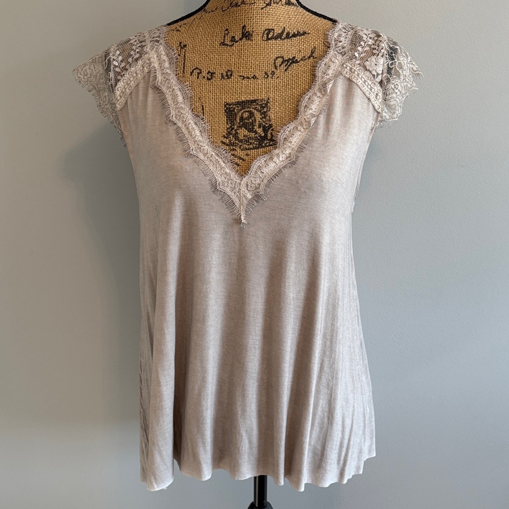 POL Lace Trim V-Neck Top, Small oversized fit